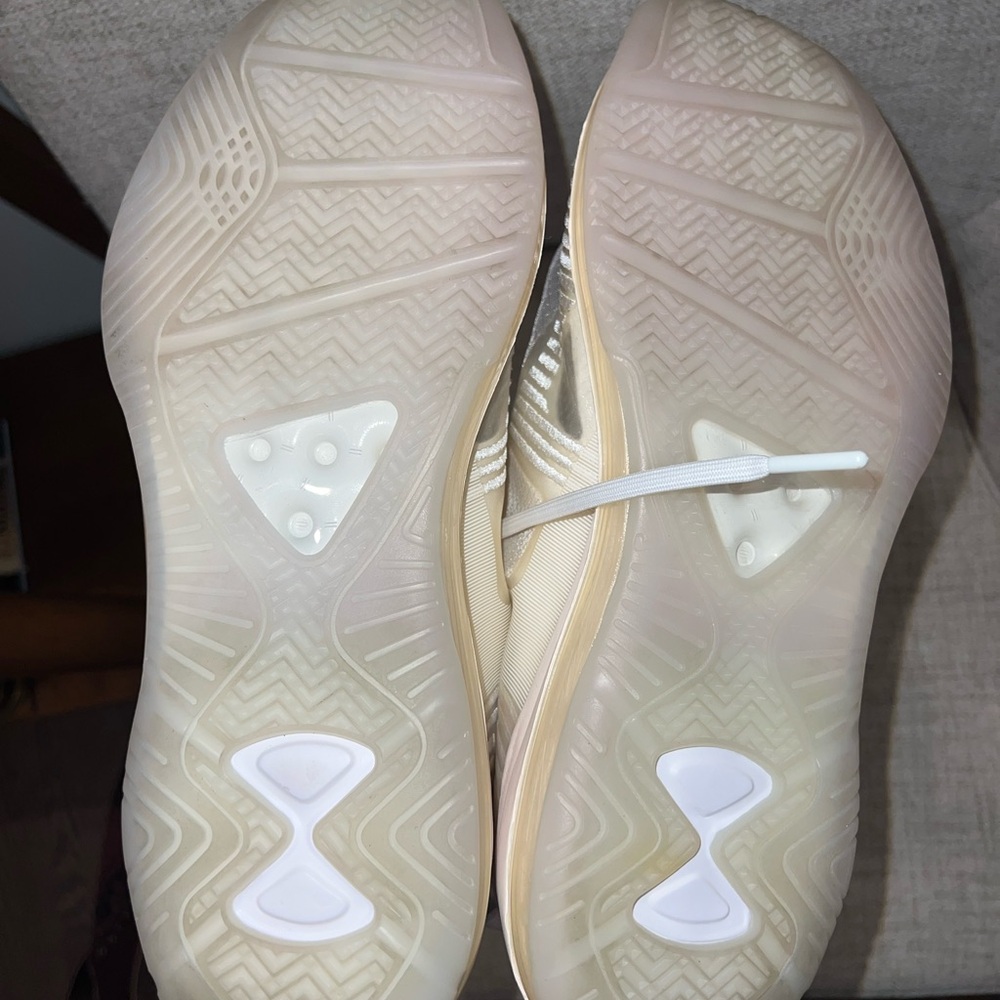 LeBron James x John Elliott sneakers - Picture 4 of 7